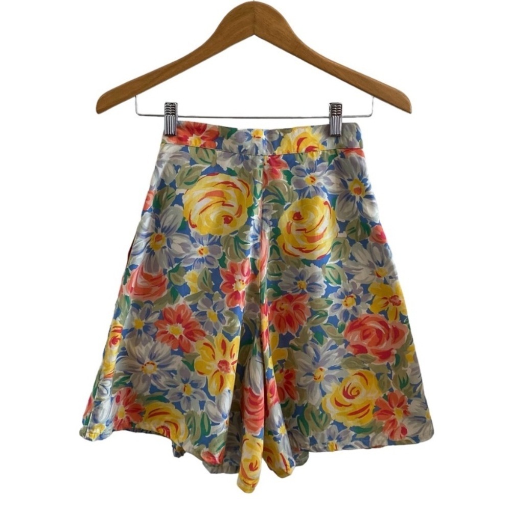 Vintage Floral Bermuda Shorts - Picture 9 of 12